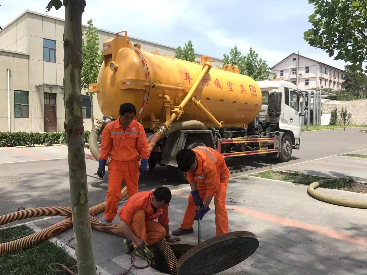 豆河镇化粪池清理与5-8吨吸粪车施工效率分析
